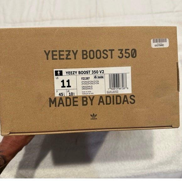 Yeezy Boost V2. Men’s 11. Monice. Very good condition. Box included. - Picture 6 of 8